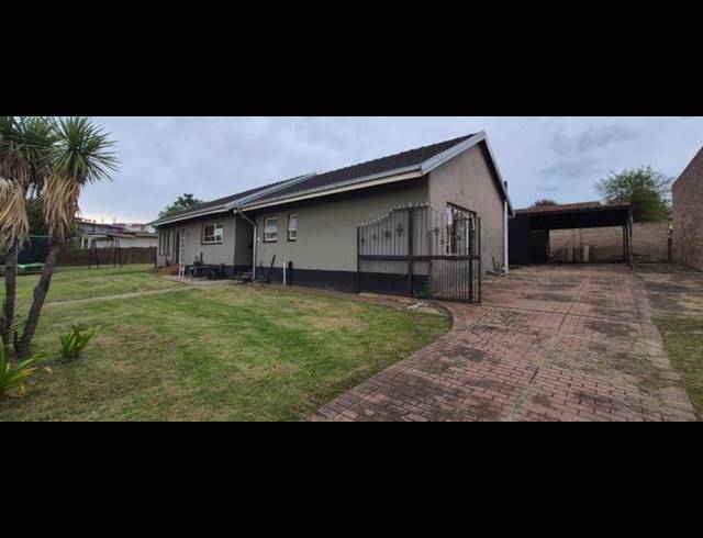 3 BEDROOM HOUSE FOR SALE IN BIRCHLEIGH